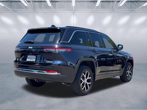 Midnight Sky 2024 Jeep Grand Cherokee Limited