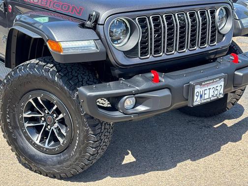 Granite Crystal Metallic Clearcoat 2025 Jeep Wrangler Rubicon