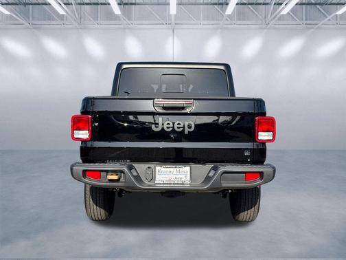 Black Clearcoat 2026 Jeep Gladiator 85th Anniversary Edition