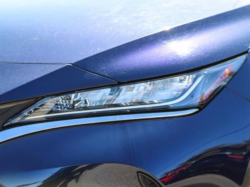 Photo 4 of 27 of 2021 Toyota Venza LE