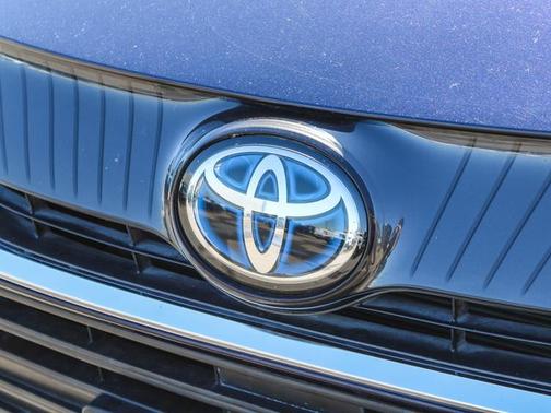 Photo 5 of 27 of 2021 Toyota Venza LE