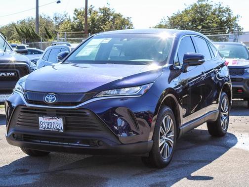 Photo 3 of 27 of 2021 Toyota Venza LE