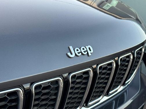 Baltic Gray Metallic Clearcoat 2021 Jeep Grand Cherokee L Overland