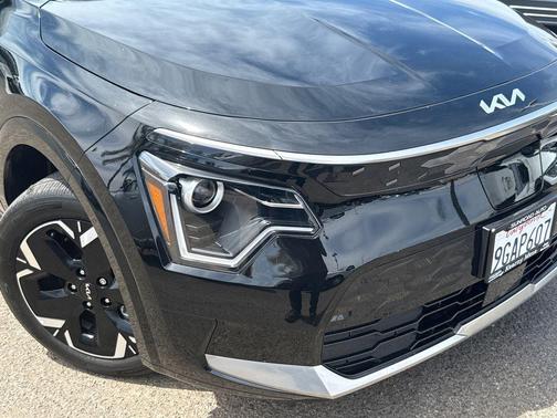 Aurora Black Pearl 2023 Kia Niro EV Wind