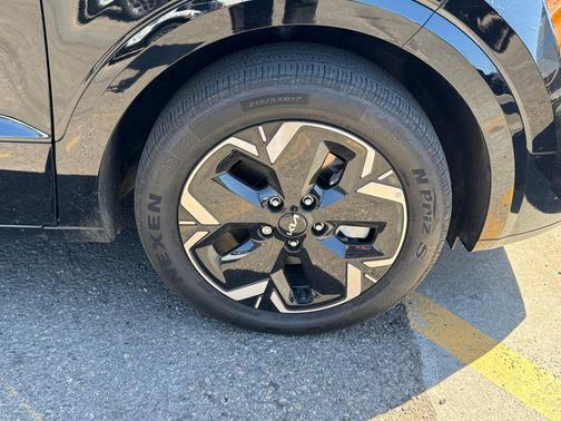 Aurora Black Pearl 2023 Kia Niro EV Wind