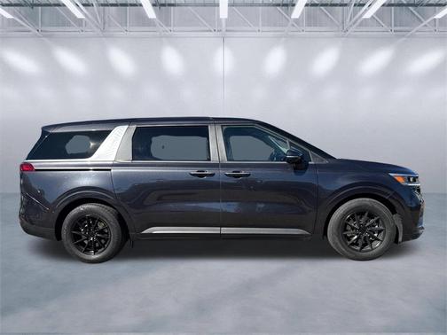 2022 Kia Carnival LXS