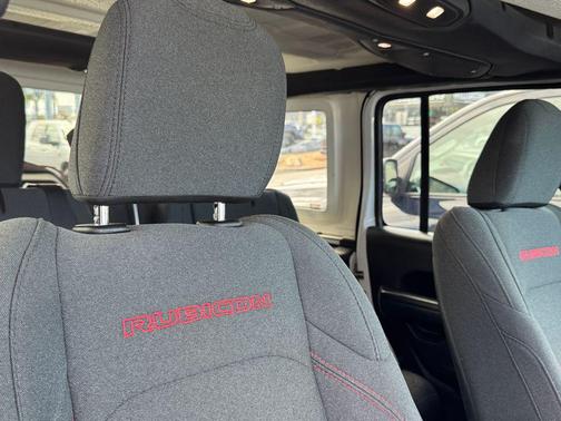 Bright White Clearcoat 2024 Jeep Wrangler Rubicon