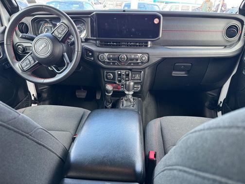 Bright White Clearcoat 2024 Jeep Wrangler Rubicon