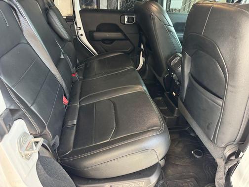 Bright White Clearcoat 2022 Jeep Wrangler Unlimited 4xe Sahara