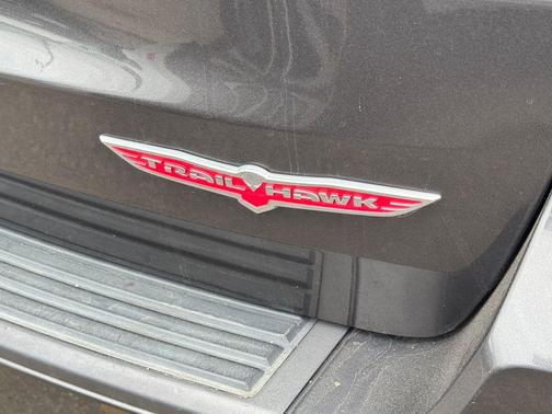 Granite Crystal Metallic Clearcoat 2019 Jeep Grand Cherokee Trailhawk