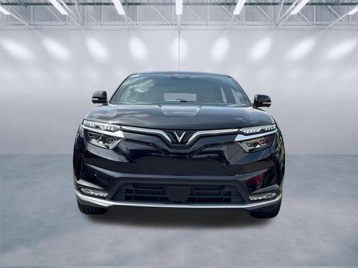 Jet Black 2025 VinFast VF 8 Plus
