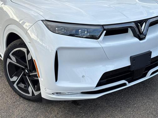 2024 VinFast VF 9 Plus