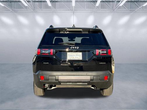 2026 Jeep Cherokee Laredo 4x4