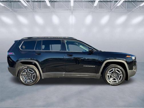 2026 Jeep Cherokee Laredo 4x4