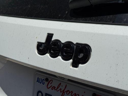 Bright White Clearcoat 2017 Jeep Grand Cherokee Altitude