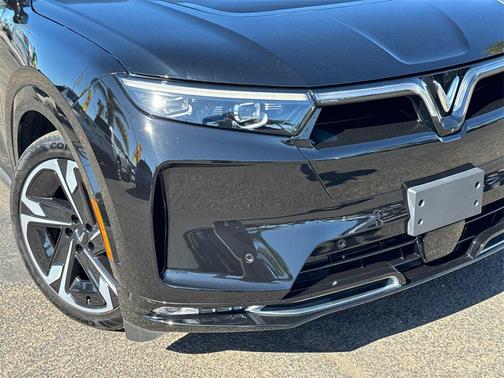 2024 VinFast VF 9 Plus