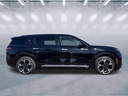 2024 VinFast VF 9 Plus