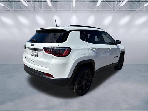 Bright White Clearcoat 2026 Jeep Compass Latitude