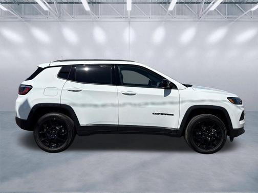 Bright White Clearcoat 2026 Jeep Compass Latitude