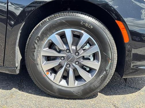 2025 Chrysler Pacifica Hybrid Select