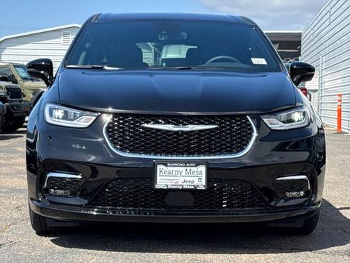 2025 Chrysler Pacifica Hybrid Select