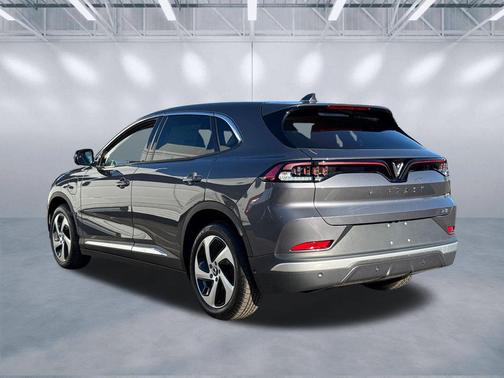 2025 VinFast VF 8 Eco