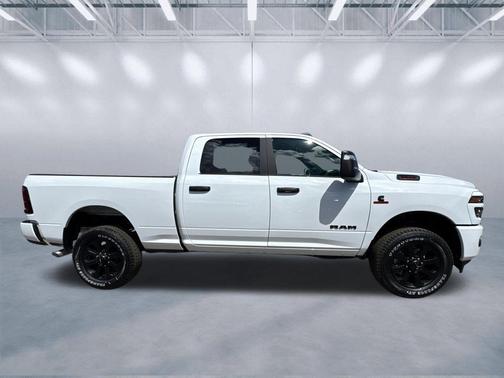 Bright White Clearcoat 2026 RAM 2500 Big Horn Crew Cab 4x4 6'4' Box