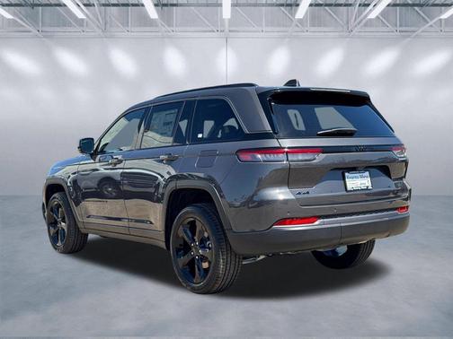 Baltic Gray Metallic Clearcoat 2026 Jeep Grand Cherokee Altitude