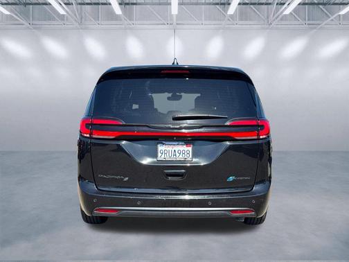 Brilliant Black Crystal Pearlcoat 2022 Chrysler Pacifica Hybrid Limited