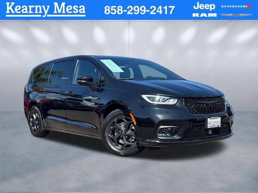 Brilliant Black Crystal Pearlcoat 2022 Chrysler Pacifica Hybrid Limited