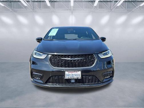 Brilliant Black Crystal Pearlcoat 2022 Chrysler Pacifica Hybrid Limited
