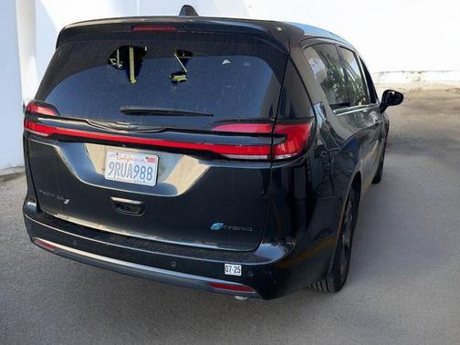 Brilliant Black Crystal Pearlcoat 2022 Chrysler Pacifica Hybrid Limited