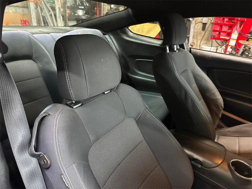 2017 Ford Mustang V6