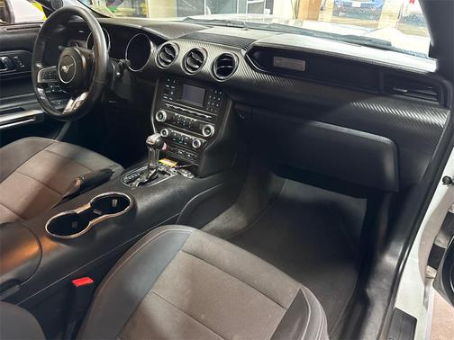 2017 Ford Mustang V6