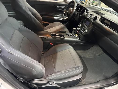 2017 Ford Mustang V6