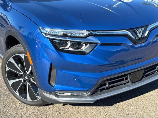 2025 VinFast VF 8 Plus