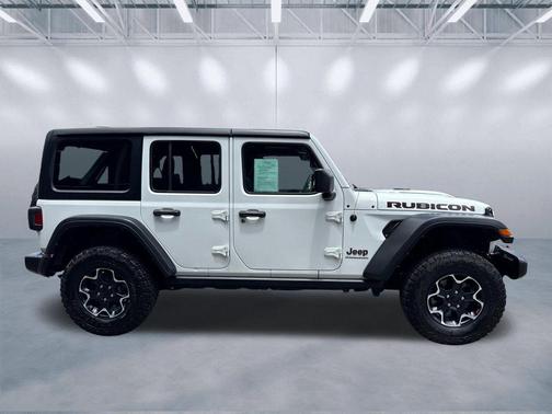 Bright White Clearcoat 2023 Jeep Wrangler Rubicon