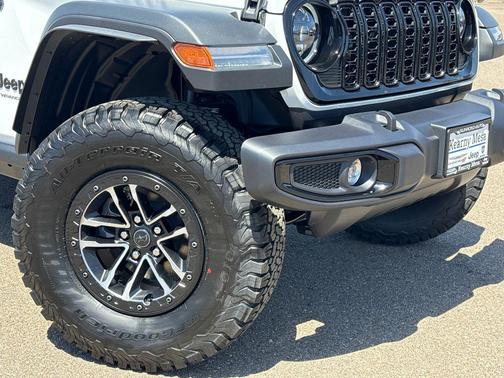 Bright White Clearcoat 2026 Jeep Wrangler Willys