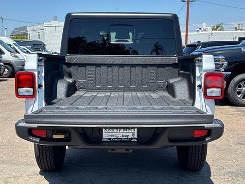 Bright White Clearcoat 2026 Jeep Gladiator 85th Anniversary Edition