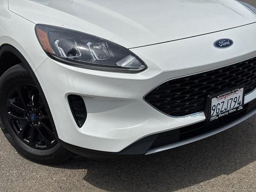 Star White Metallic Tri-Coat 2022 Ford Escape SE