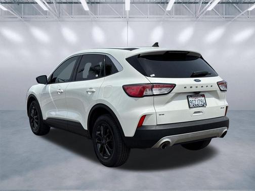 Star White Metallic Tri-Coat 2022 Ford Escape SE