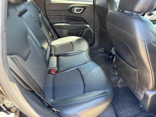 Diamond Black Crystal Pearlcoat 2022 Jeep Compass Latitude
