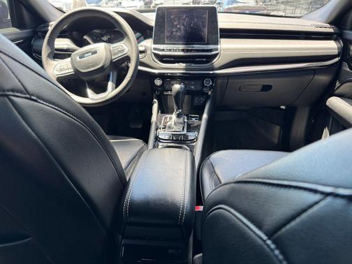 Diamond Black Crystal Pearlcoat 2022 Jeep Compass Latitude