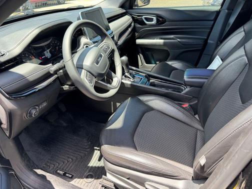 Diamond Black Crystal Pearlcoat 2022 Jeep Compass Latitude