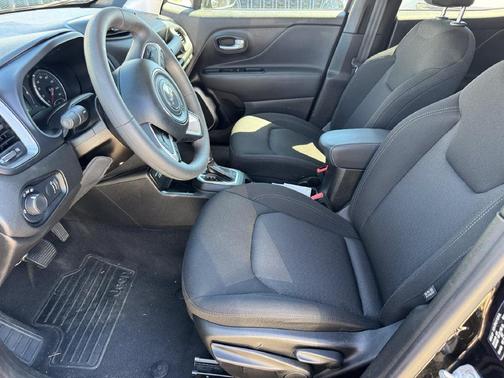 Black Clearcoat 2023 Jeep Renegade Latitude
