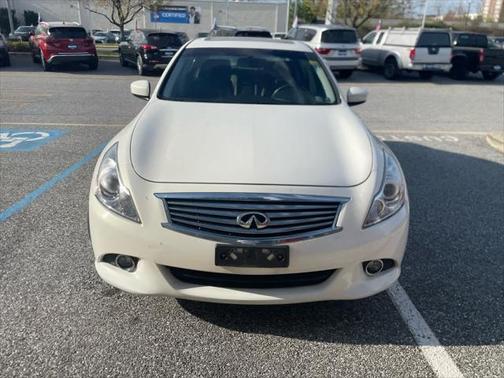 2015 INFINITI Q40 Base
