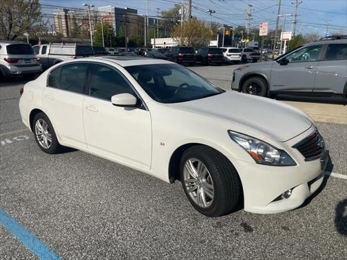 2015 INFINITI Q40 Base