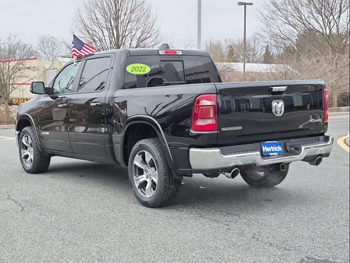 Diamond Black Crystal Pearlcoat 2022 RAM 1500 Laramie