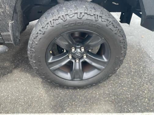 2017 RAM 1500 Night Crew Cab 4x4 5'7' Box