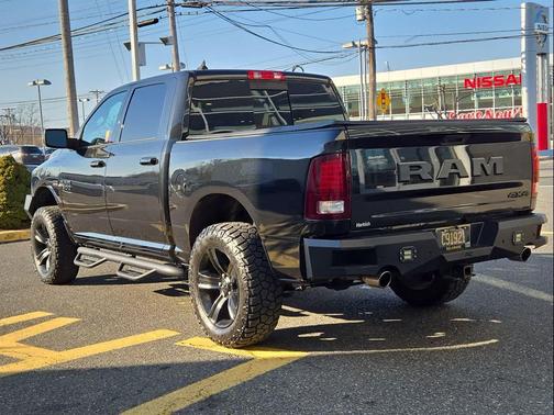 2017 RAM 1500 Night Crew Cab 4x4 5'7' Box